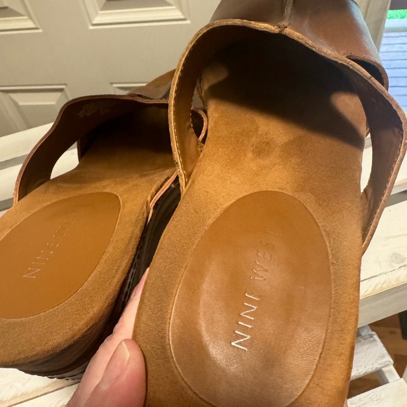 Nine West EUC Leather wedges with gold - Picture 3 of 7